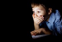 L’addiction à la pornographie chez les jeunes : un défi à l’ère numérique Exposition précoce