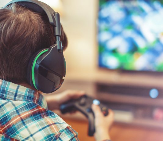 Les adolescents et le jeu déguisé en challenge ado et jeux