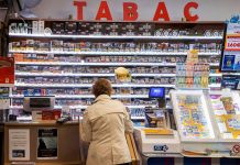 L’addiction sociale déguisée des jeux de quartier : Revenir à soi par la Torah bar tabac