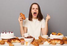 La nourriture comme refuge après une dispute colère et nourriture