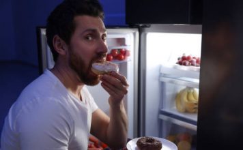 Manger en cachette : honte ou besoin de contrôle ? manger en cachette