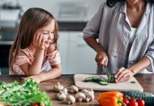 Le rôle des parents dans les habitudes alimentaires des adolescents rôle ds parents alimentation