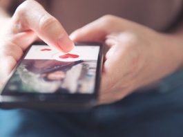 Infidélité émotionnelle numérique