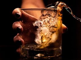 Le besoin de boire seul le soir Le besoin de boire seul le soir