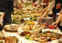 Gérer les buffets dans les mariages et événements communautaires buffets