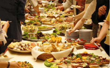 Gérer les buffets dans les mariages et événements communautaires buffets